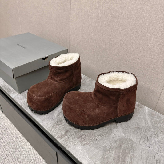 ALASKA BOOTIE IN CHOCOLATE SUEDE AND WOOL LINING