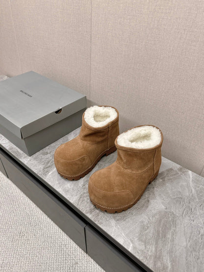 ALASKA BOOTIE IN CIDER BROWN SUEDE AND WOOL LINING