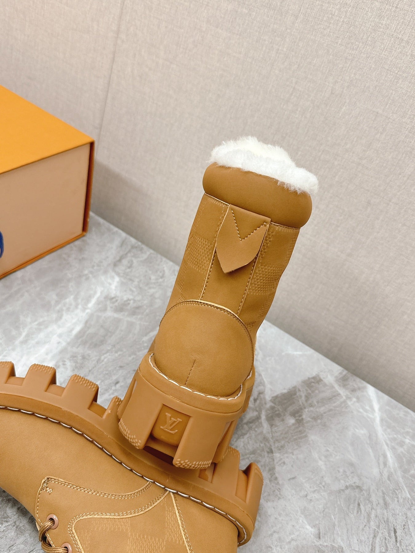 MARTIN ANKLE BOOTS IN PEANUT BROWN SUEDE AND WHITE SHEARLING LINING