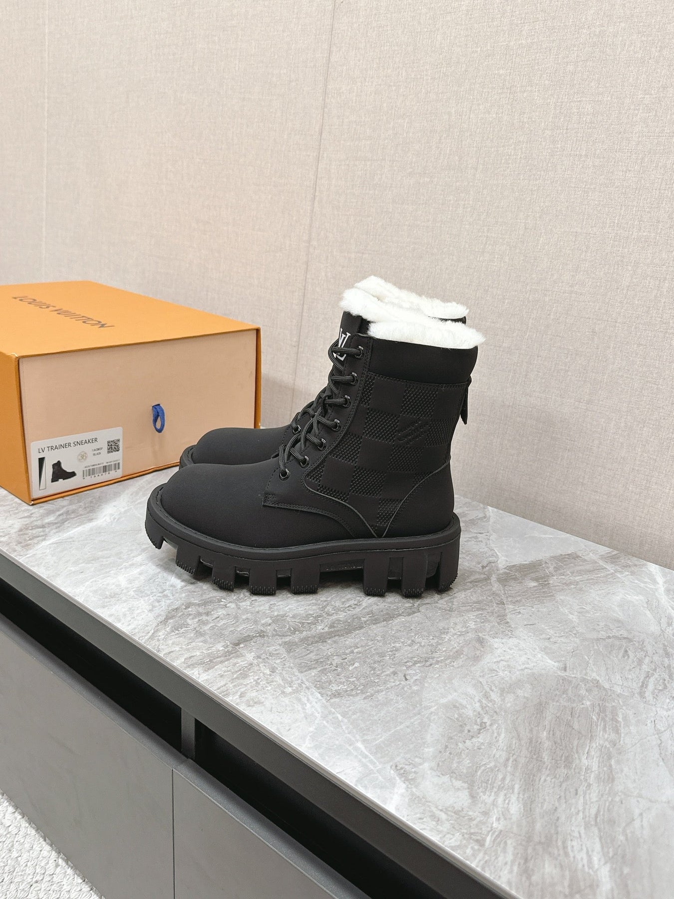 MARTIN ANKLE BOOTS IN BLACK SUEDE AND WHITE SHEARLING LINING