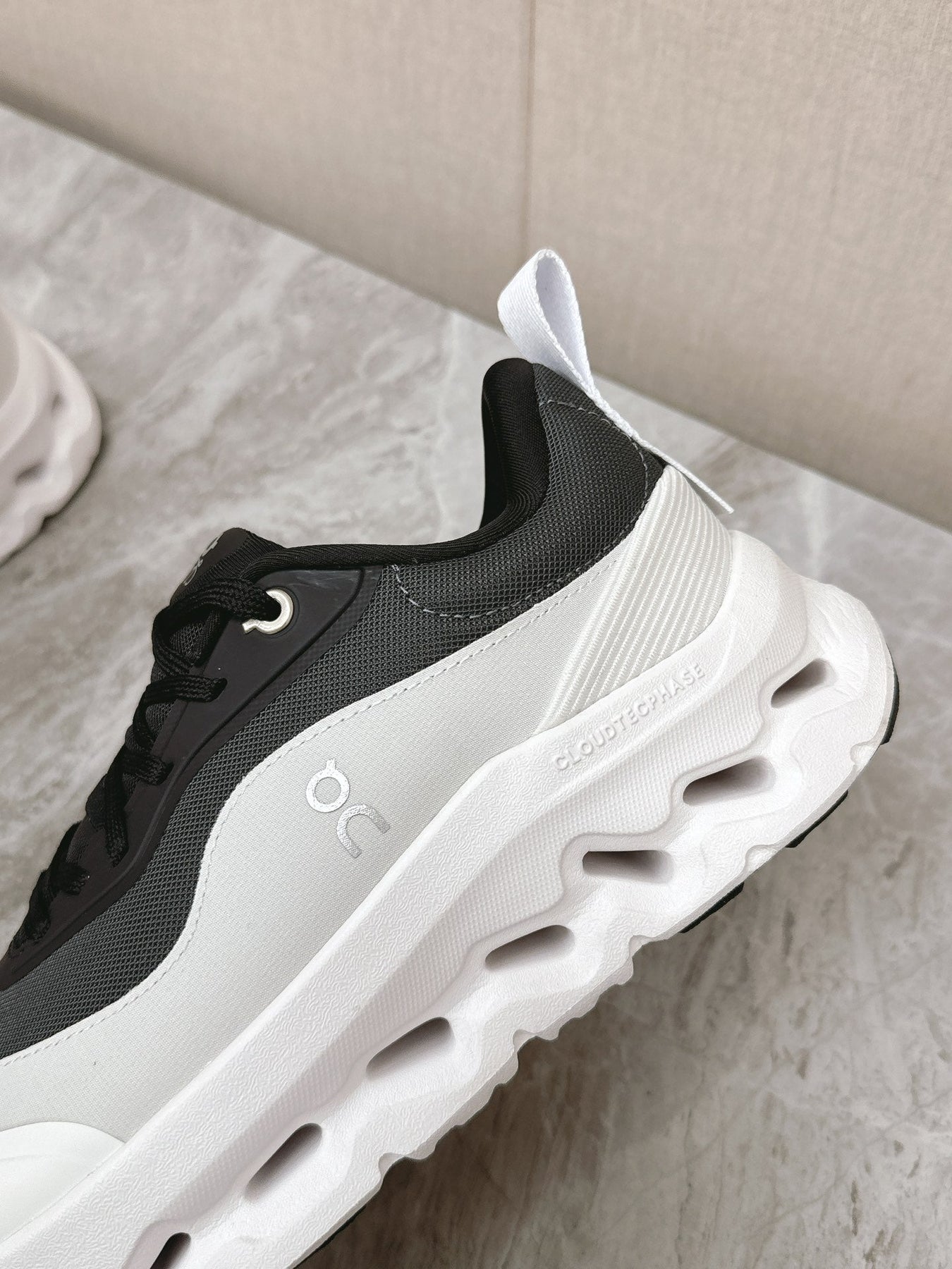 RUN SNEAKER IN WHITE MIX BLACK SUEDE AND MESH FABRIC