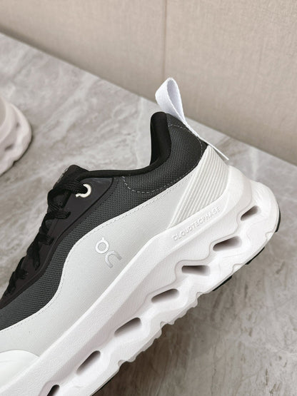 RUN SNEAKER IN WHITE MIX BLACK SUEDE AND MESH FABRIC