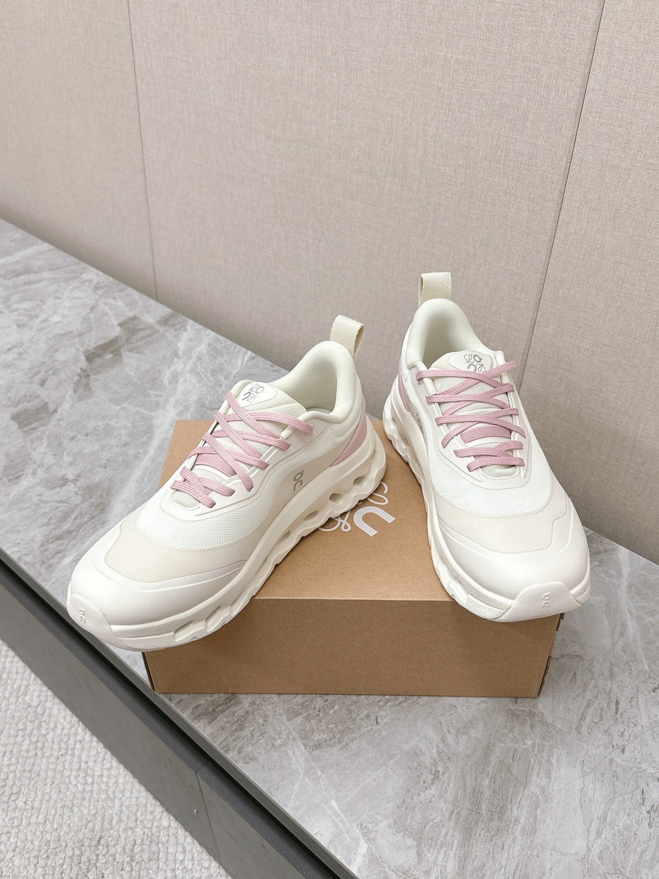 RUN SNEAKER IN PASTEL GRAY MIX BABY PINK SUEDE AND MESH FABRIC