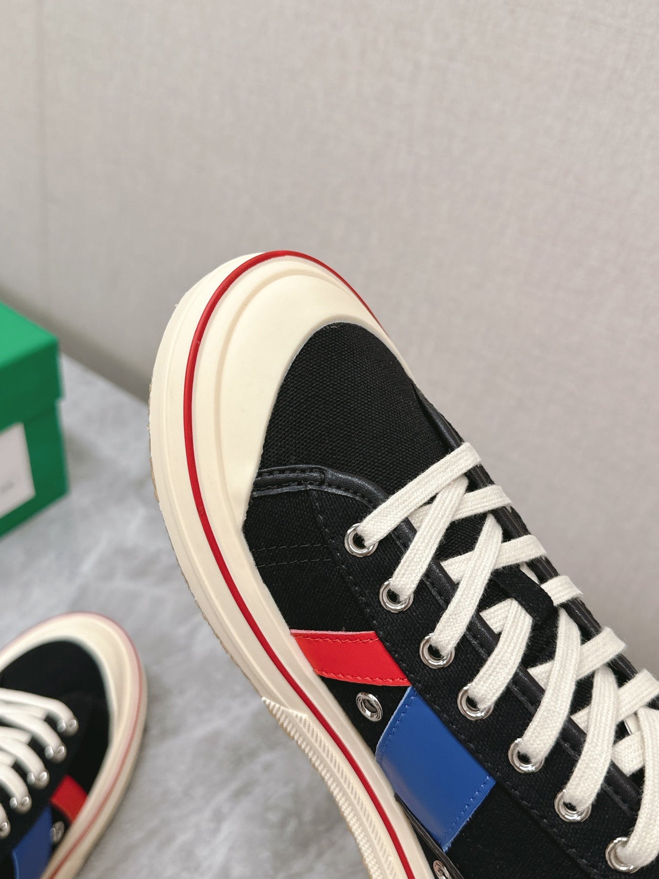 ELIOT SNEAKER IN BLACK MIX BLUE AND RED CANVAS AND CALFSKIN