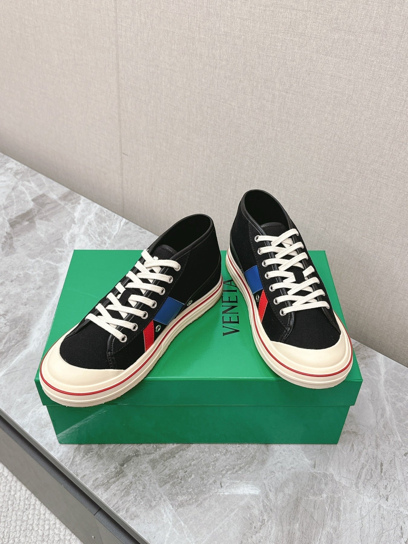 ELIOT SNEAKER IN BLACK MIX BLUE AND RED CANVAS AND CALFSKIN