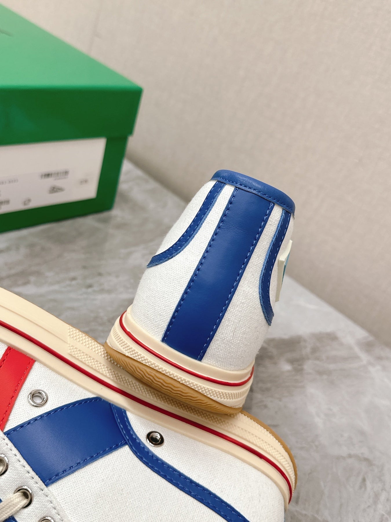 ELIOT SNEAKER IN WHITE CANVAS WITH NAVY BLUE CALFSKIN