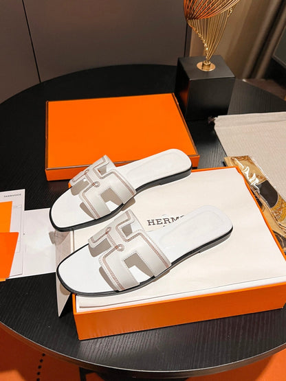 0RAN SANDAL Calfskin White