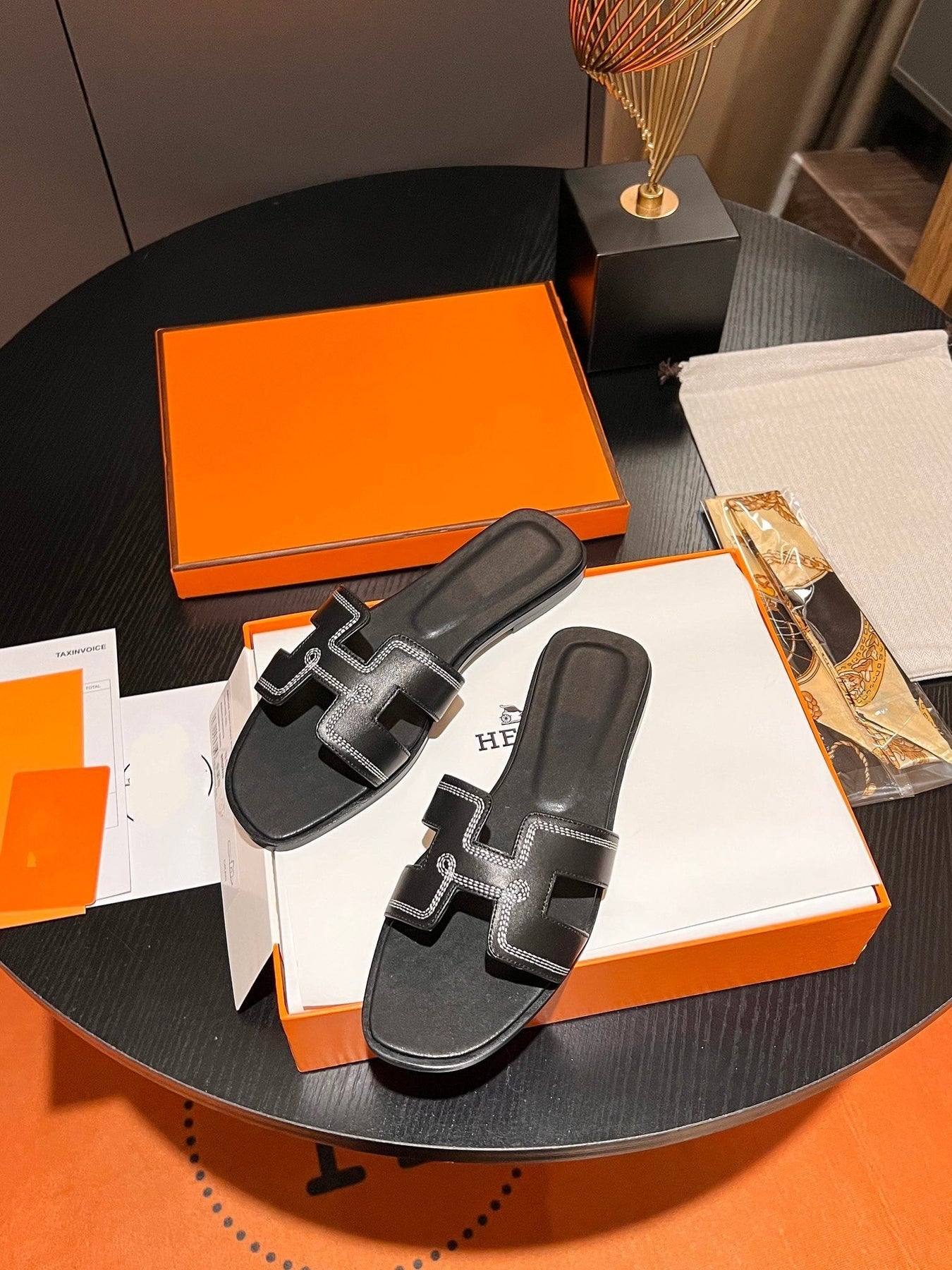 0RAN SANDAL Calfskin Black