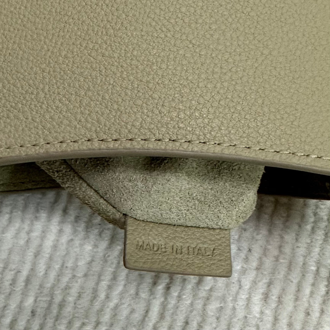 PHONE POUCH HELOISE 19 IN DONKEY BROWN SUPPLE CALFSKIN