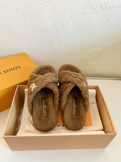 LV BLISS COMFORT MULE IN CHOCOLATE BROWN SHEARLING