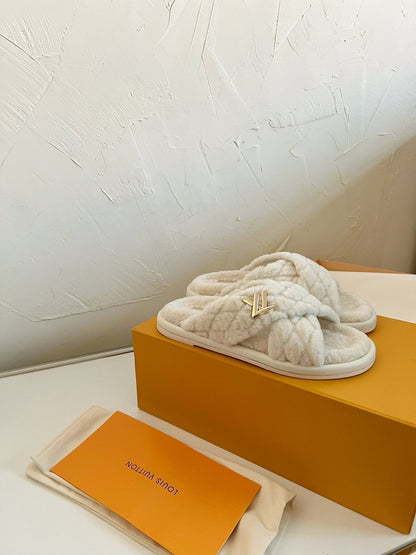 LV BLISS COMFORT MULE IN BEIGE SHEARLING