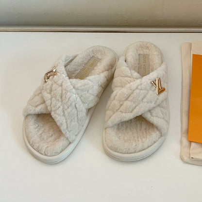 LV BLISS COMFORT MULE IN BEIGE SHEARLING