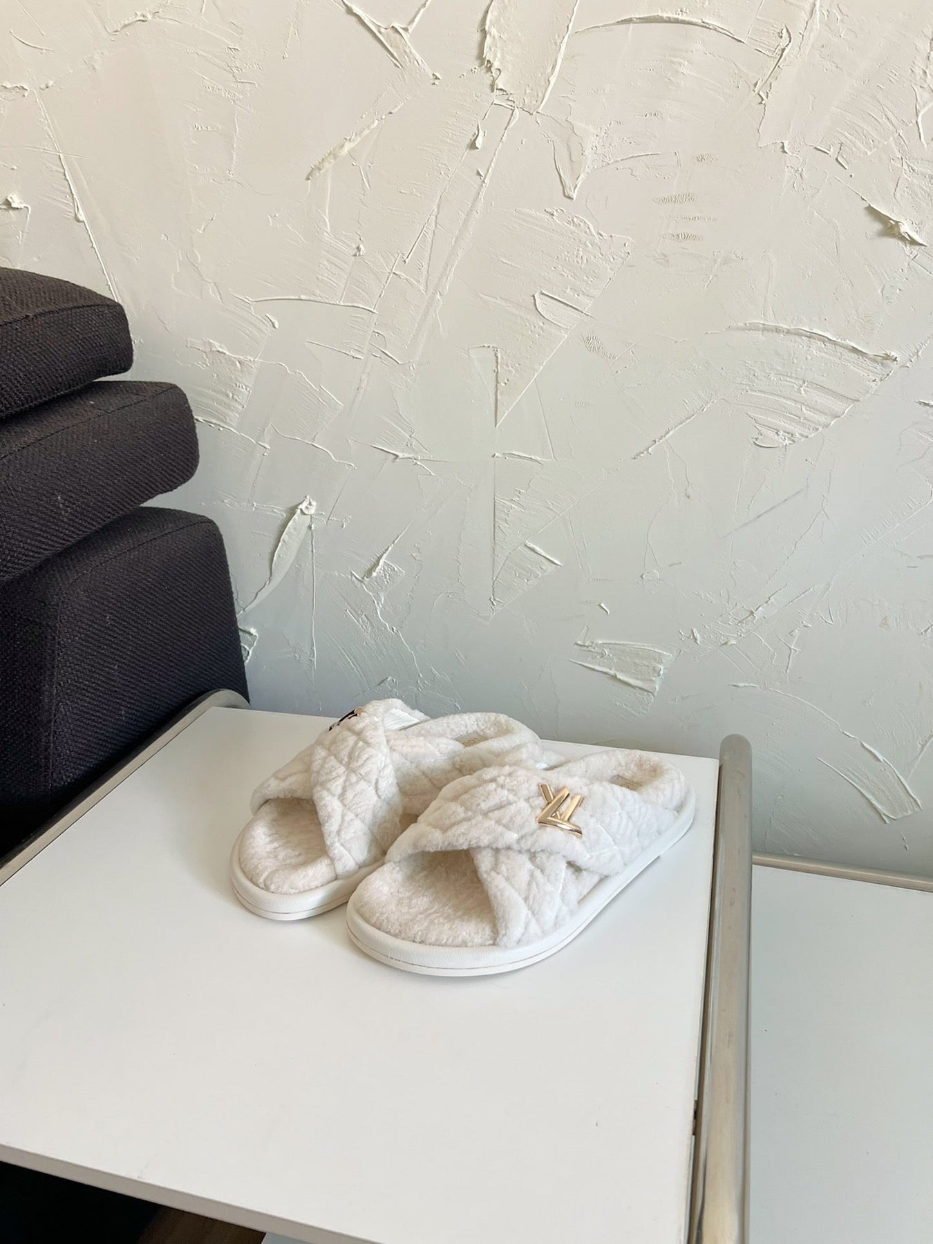 LV BLISS COMFORT MULE IN BEIGE SHEARLING