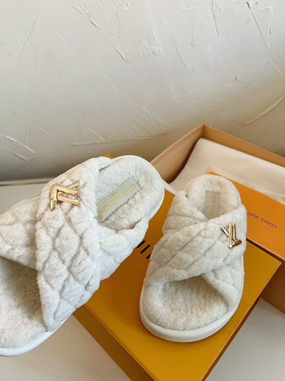 LV BLISS COMFORT MULE IN BEIGE SHEARLING
