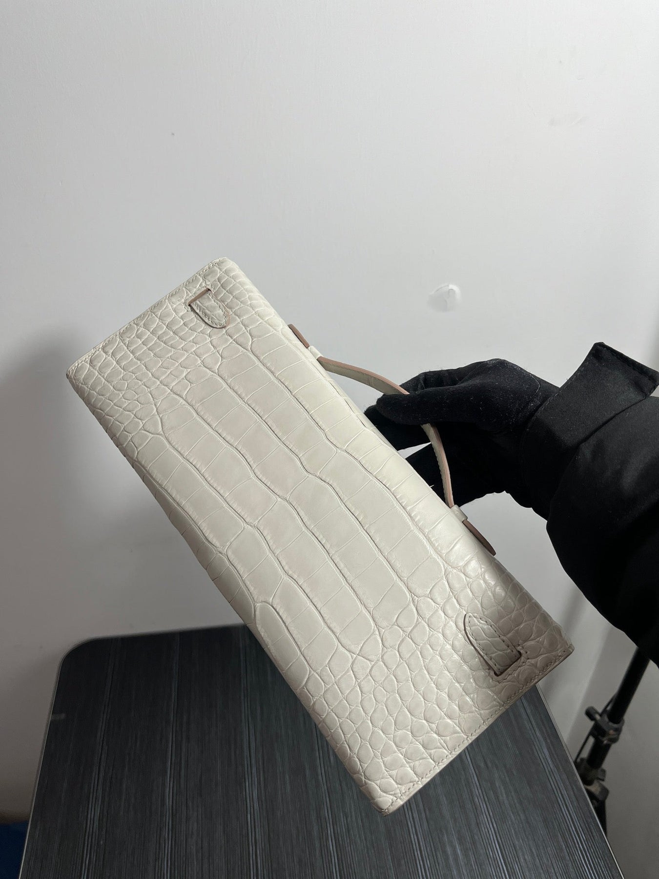 KELLY CUT 31 IN WHITE SHINNY ALLIGATOR LEATHER WITH GOLD HARDWARE