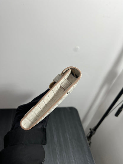 KELLY CUT 31 IN WHITE SHINNY ALLIGATOR LEATHER WITH GOLD HARDWARE