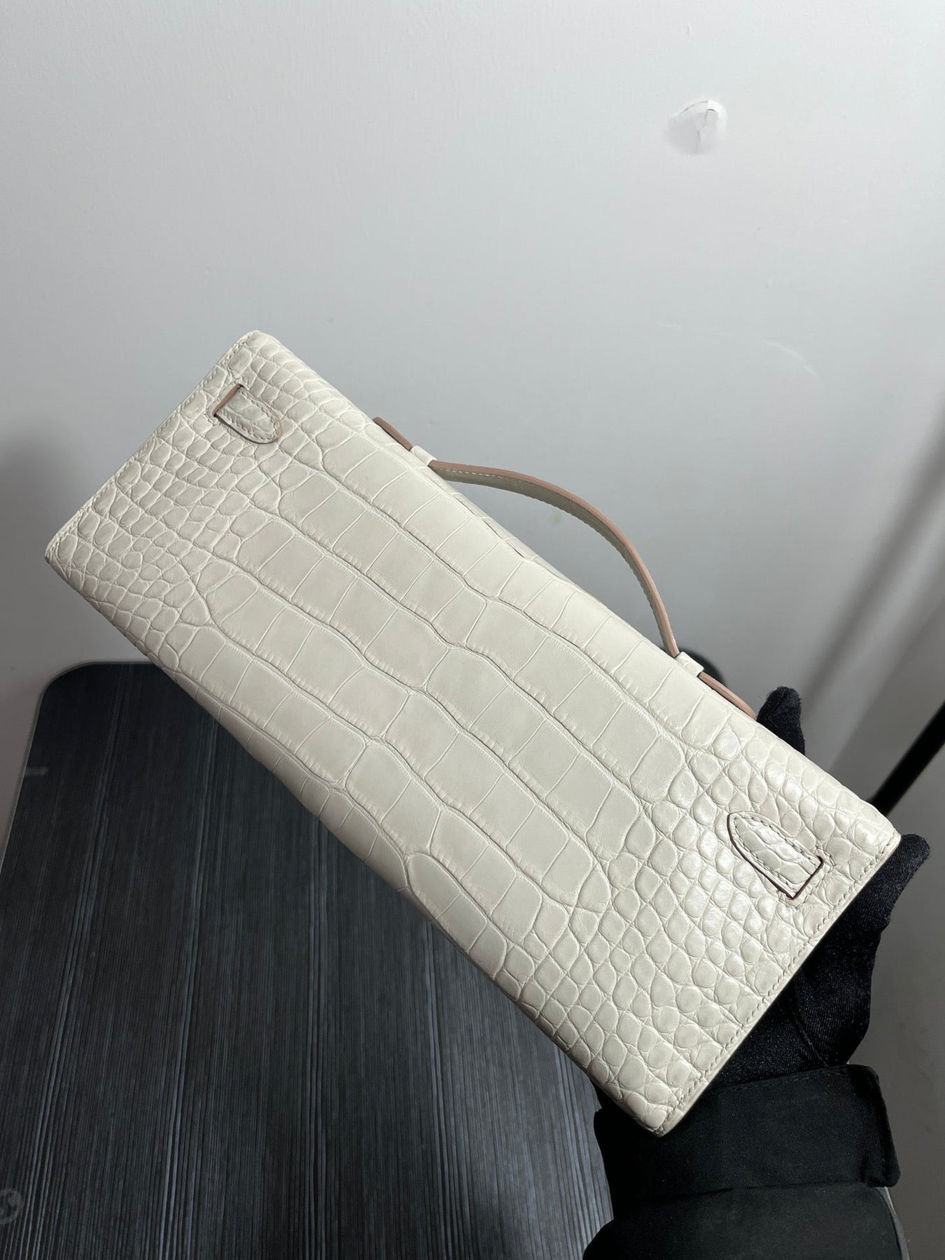 KELLY CUT 31 IN WHITE SHINNY ALLIGATOR LEATHER WITH GOLD HARDWARE