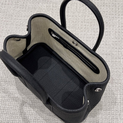 GARDEN PARTY 23CM IN BLACK CALFSKIN