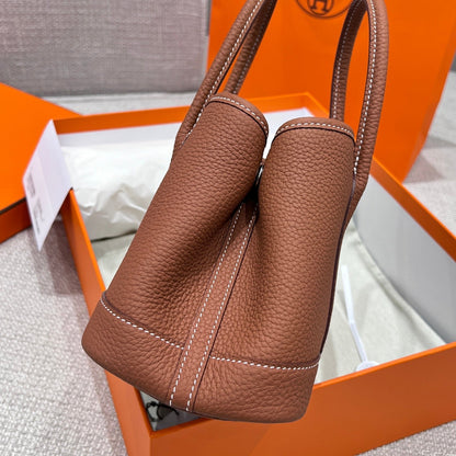 GARDEN PARTY 23CM IN UMBER BROWN CALFSKIN