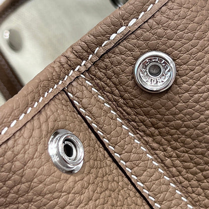 GARDEN PARTY 23CM IN DARK BROWN CALFSKIN