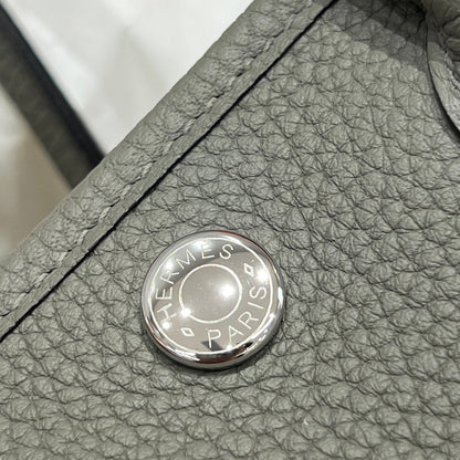 GARDEN PARTY 23CM IN GREY CALFSKIN