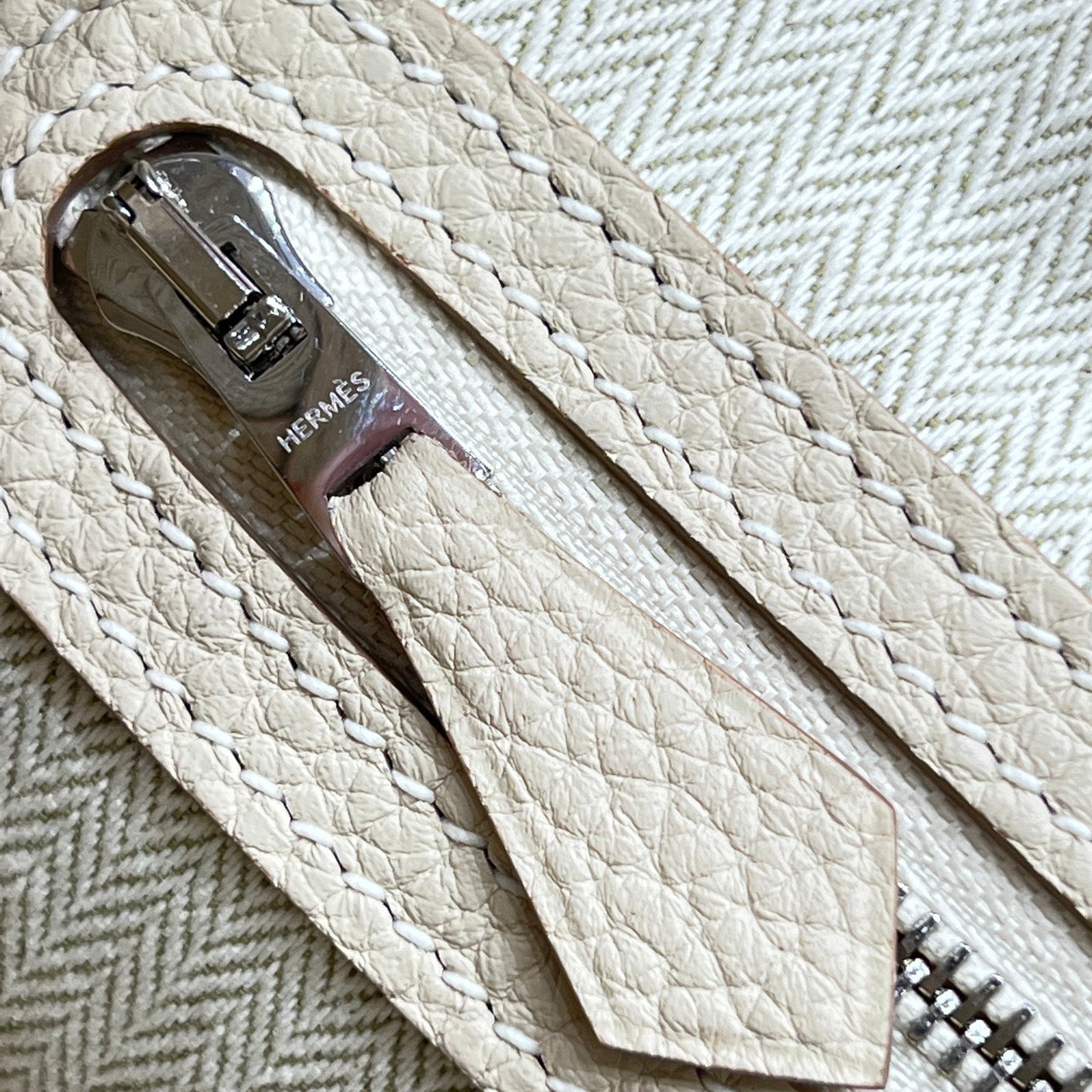 GARDEN PARTY 23CM IN OFF WHITE CALFSKIN