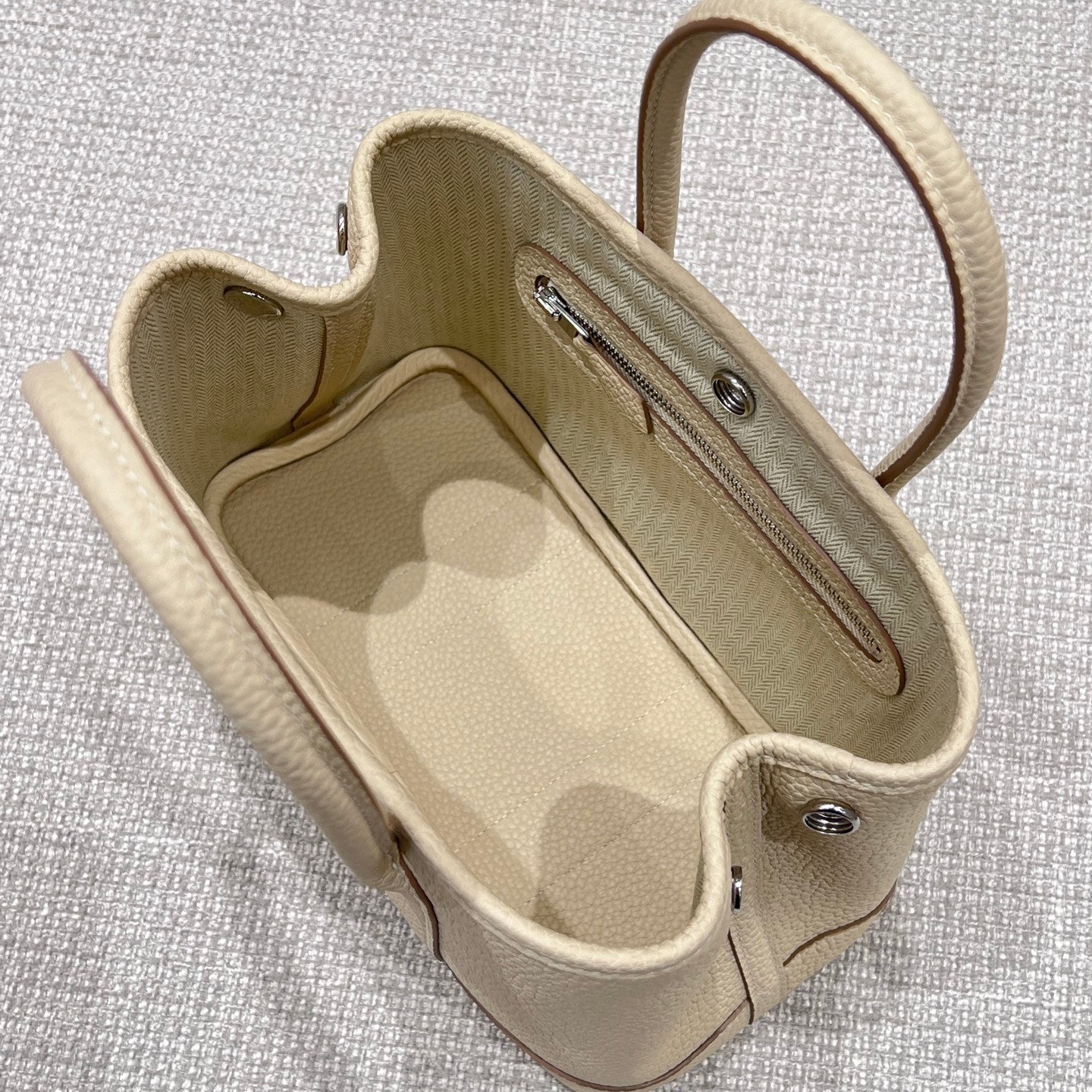 GARDEN PARTY 23CM IN OFF WHITE CALFSKIN