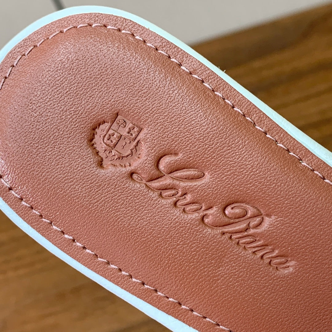 FLAT SLIPPERS IN WHITE LAMBSKIN OSTRICH SKIN