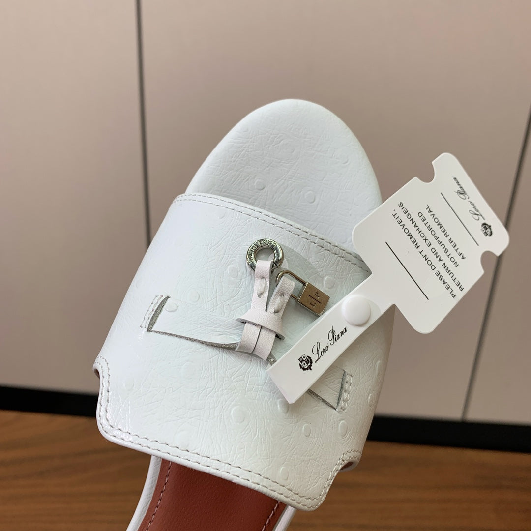 FLAT SLIPPERS IN WHITE LAMBSKIN OSTRICH SKIN