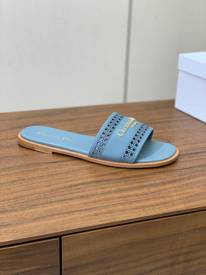 DWAY CERULEAN BLUE CALFSKIN AND GOLD LOGO