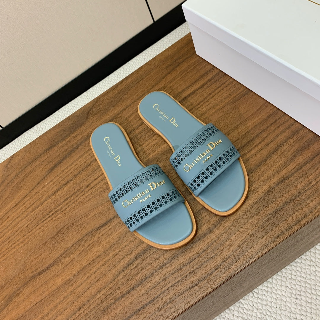 DWAY CERULEAN BLUE CALFSKIN AND GOLD LOGO