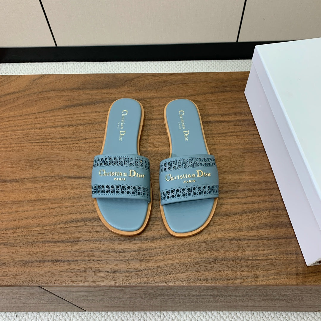 DWAY CERULEAN BLUE CALFSKIN AND GOLD LOGO