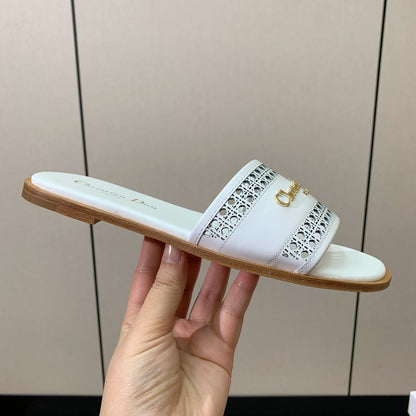 DWAY WHITE CALFSKIN AND GOLD LOGO