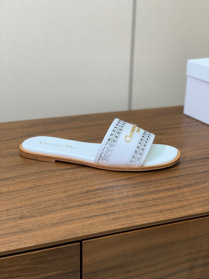 DWAY WHITE CALFSKIN AND GOLD LOGO