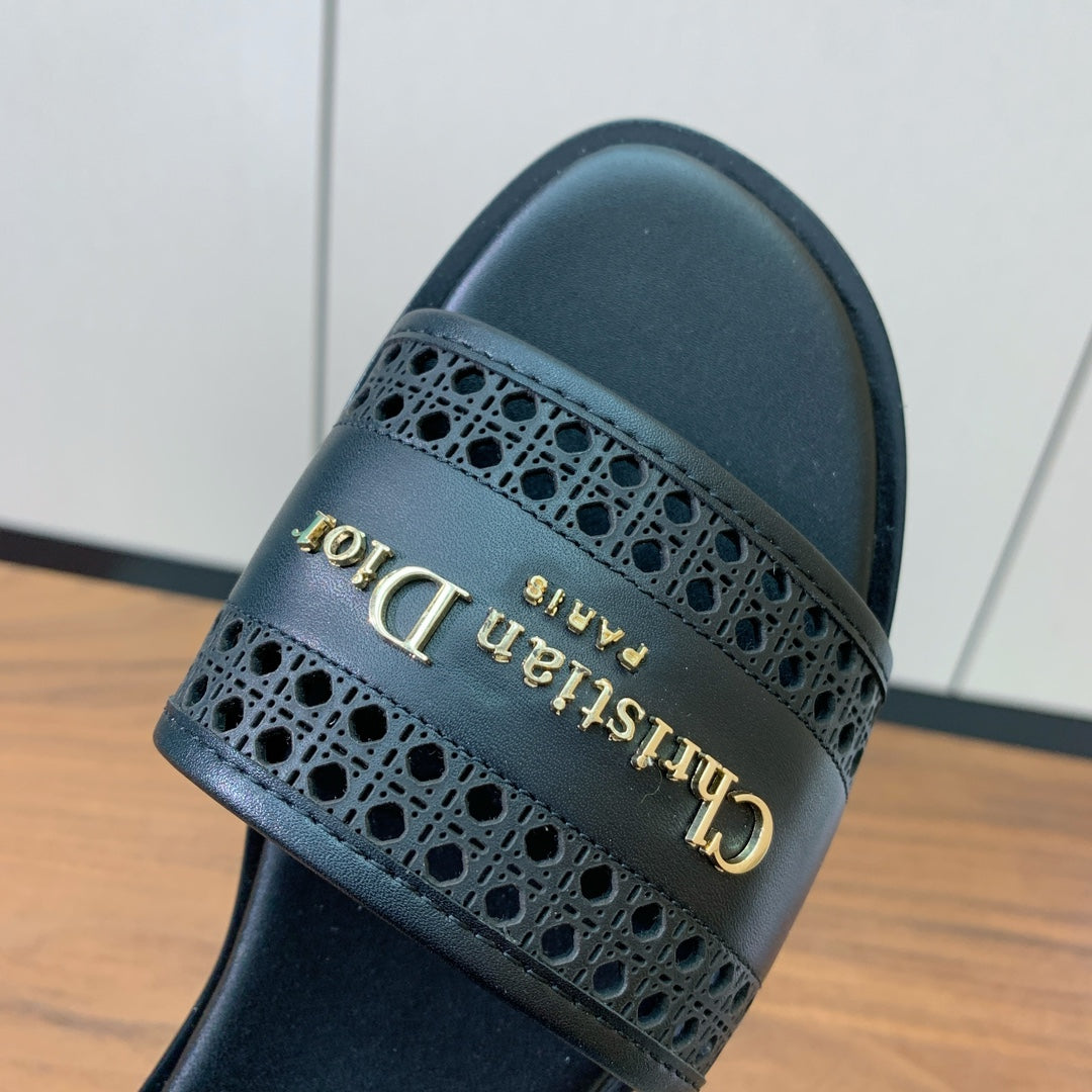 DWAY BLACK CALFSKIN AND GOLD LOGO