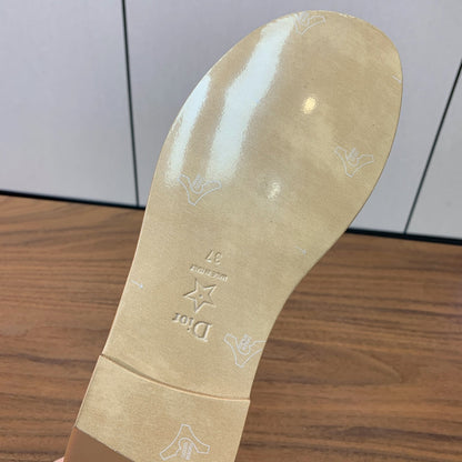 DWAY SLIDE BEIGE CALFSKIN AND GOLD LOGO