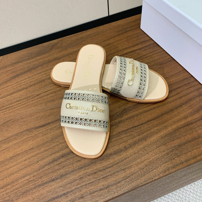 DWAY SLIDE BEIGE CALFSKIN AND GOLD LOGO