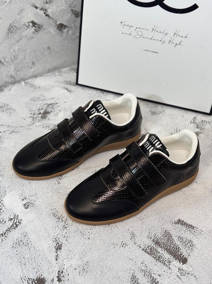 RETRO SNEAKERS WITH RIPTAPE STRAPS IN BLACK LAMBSKIN KNITTED PATTERN