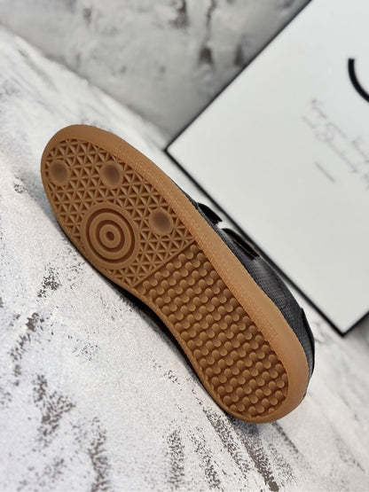 RETRO SNEAKERS WITH RIPTAPE STRAPS IN BLACK LAMBSKIN KNITTED PATTERN