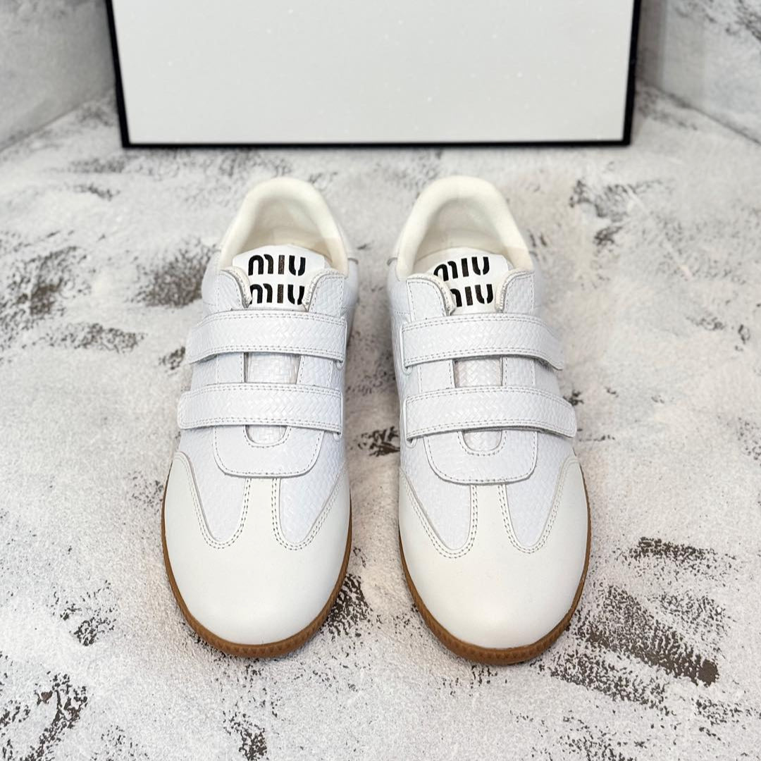 RETRO SNEAKERS WITH RIPTAPE STRAPS IN WHITE LAMBSKIN KNITTED PATTERN