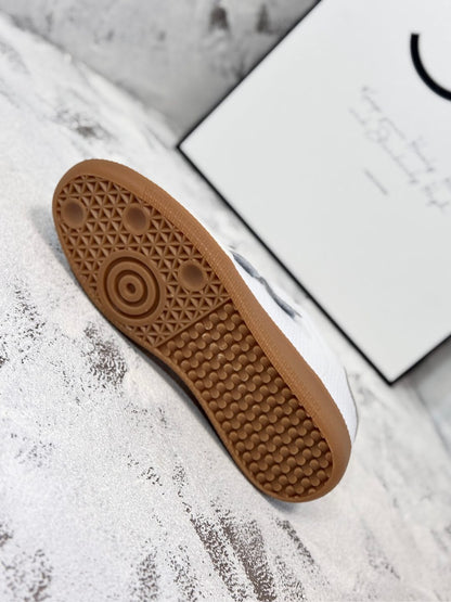 RETRO SNEAKERS WITH RIPTAPE STRAPS IN WHITE LAMBSKIN KNITTED PATTERN