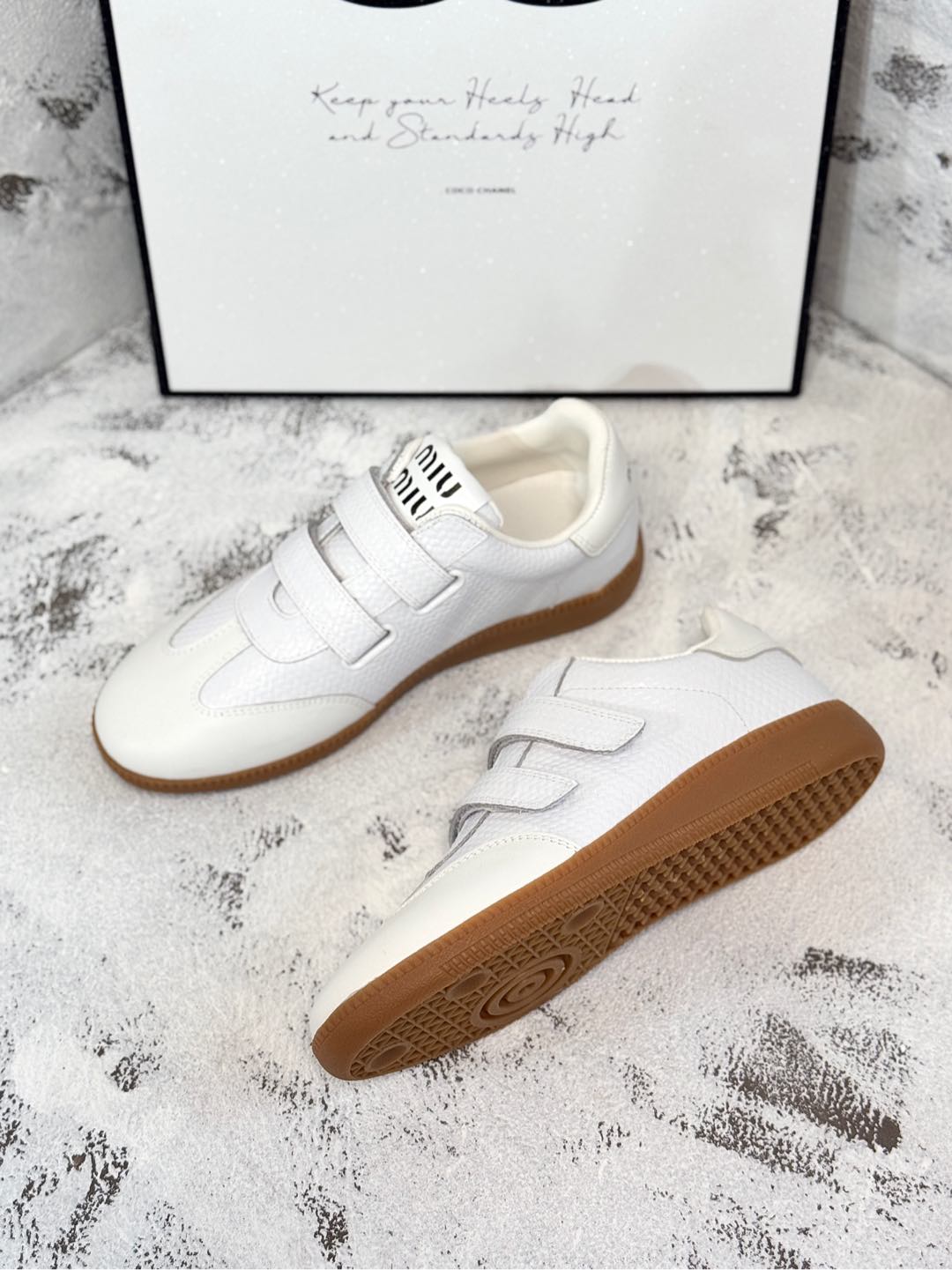 RETRO SNEAKERS WITH RIPTAPE STRAPS IN WHITE LAMBSKIN KNITTED PATTERN