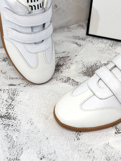 RETRO SNEAKERS WITH RIPTAPE STRAPS IN WHITE LAMBSKIN KNITTED PATTERN