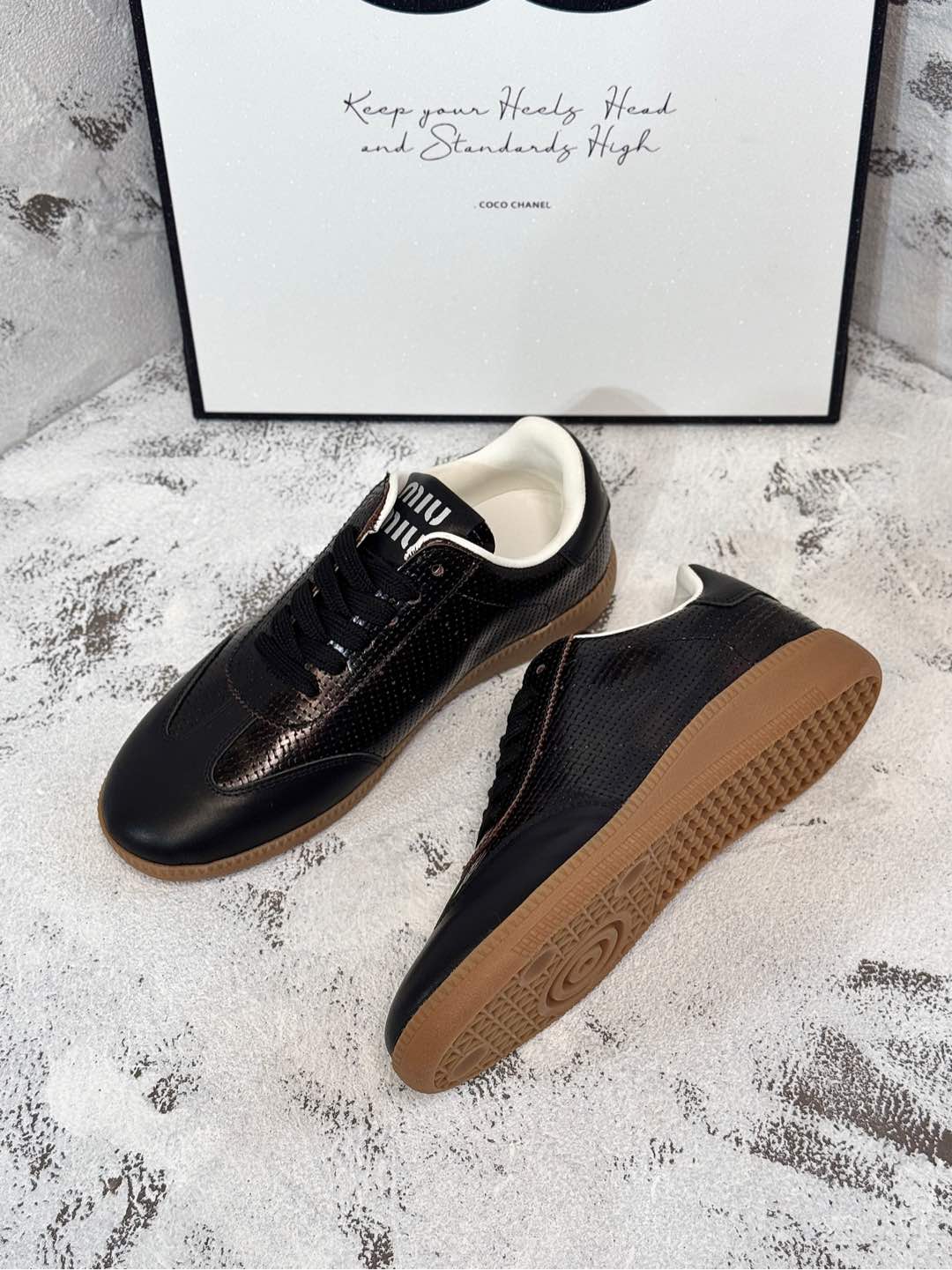 RETRO SNEAKERS IN BLACK LAMBSKIN WITH KNITTED PATTERN