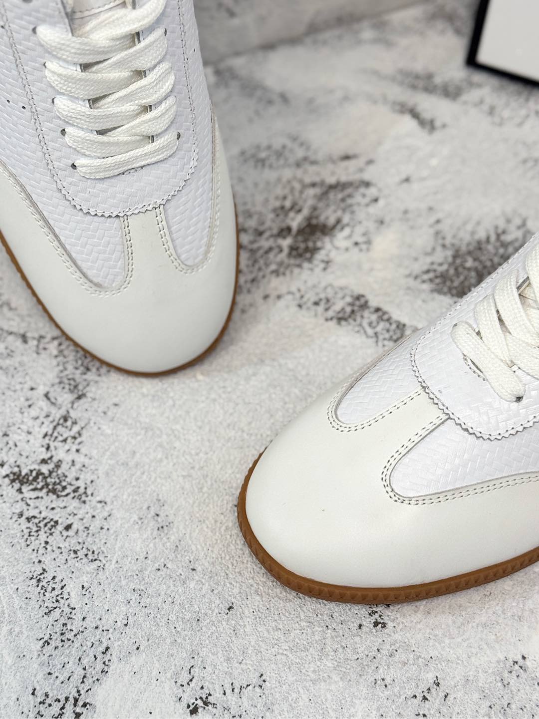 RETRO SNEAKERS IN WHITE LAMBSKIN WITH KNITTED PATTERN