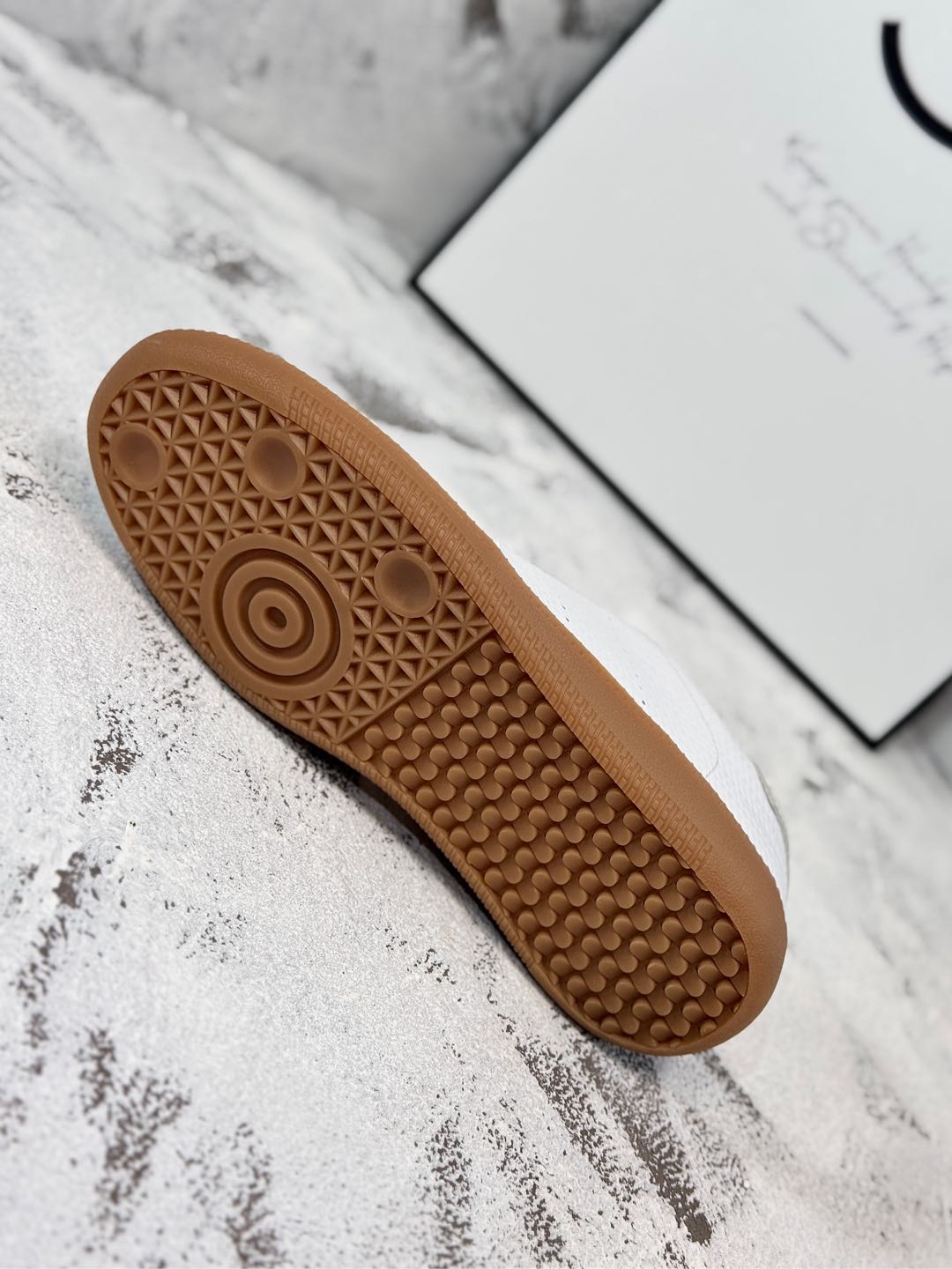 RETRO SNEAKERS IN WHITE LAMBSKIN WITH KNITTED PATTERN