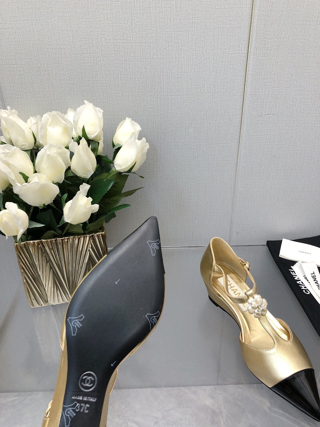 CAMELLIA CAP JANE SANDALS IN GOLD MIX BLACK LAMBSKIN