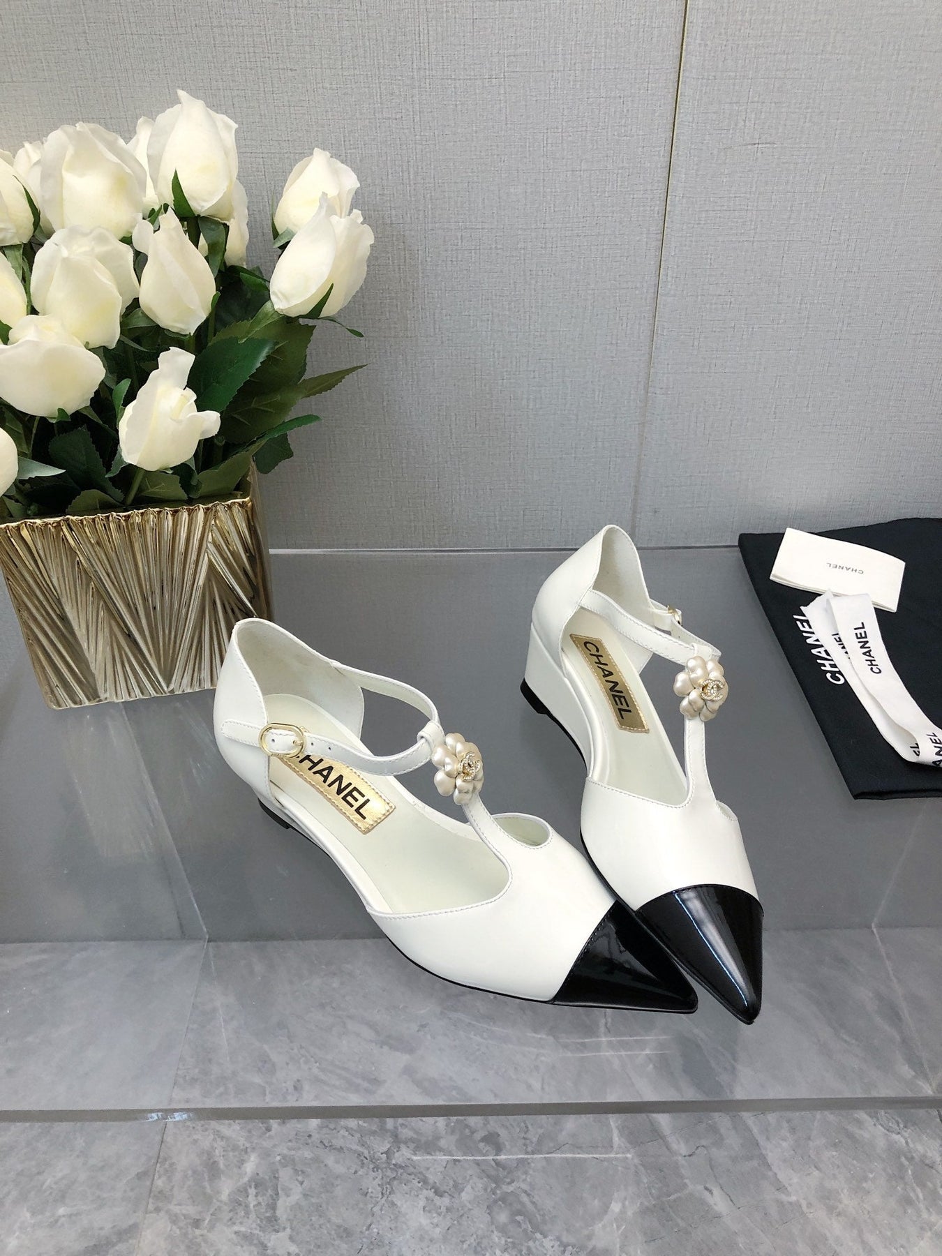 CAMELLIA CAP JANE SANDALS IN WHITE MIX BLACK LAMBSKIN