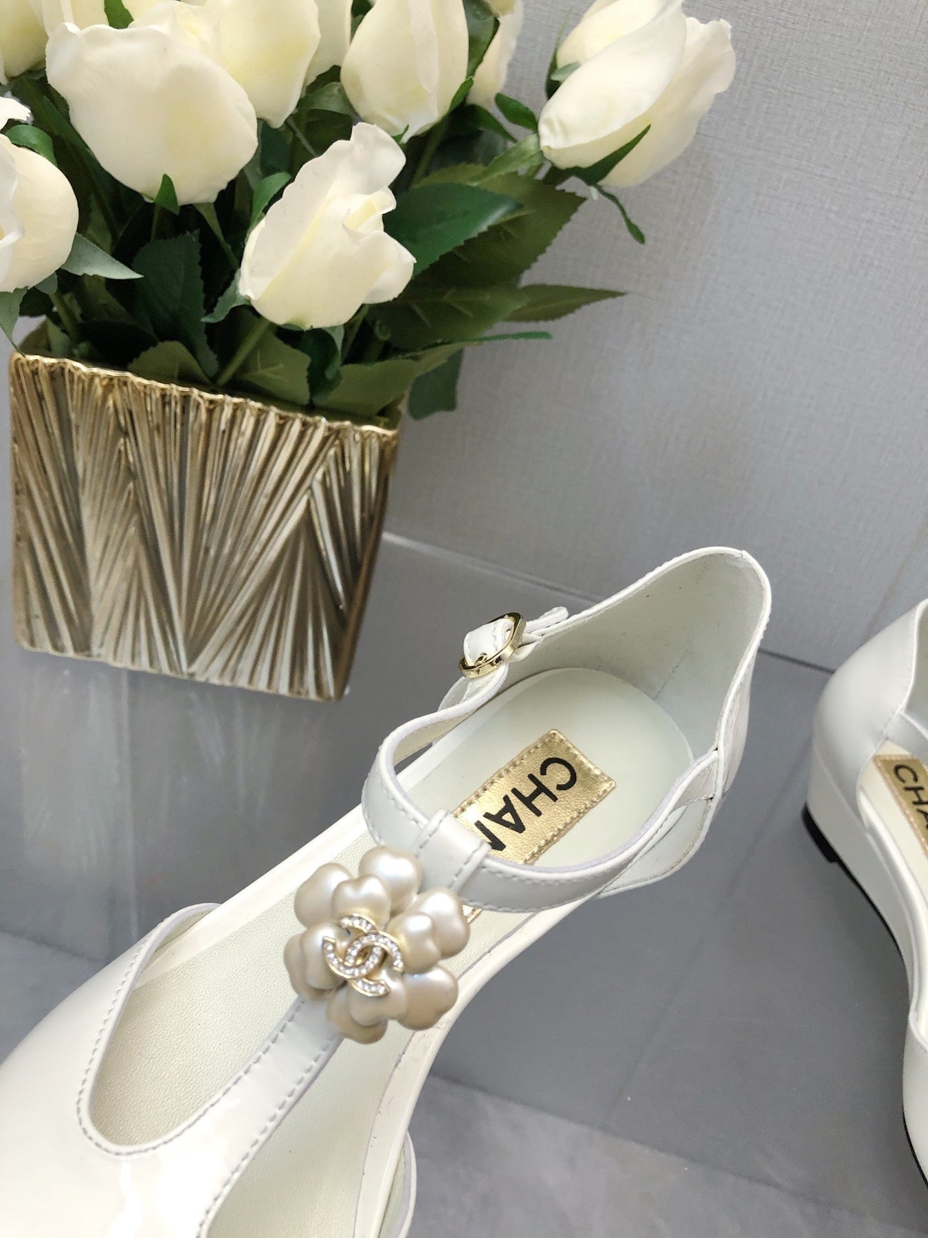 CAMELLIA CAP JANE SANDALS IN WHITE MIX BLACK LAMBSKIN