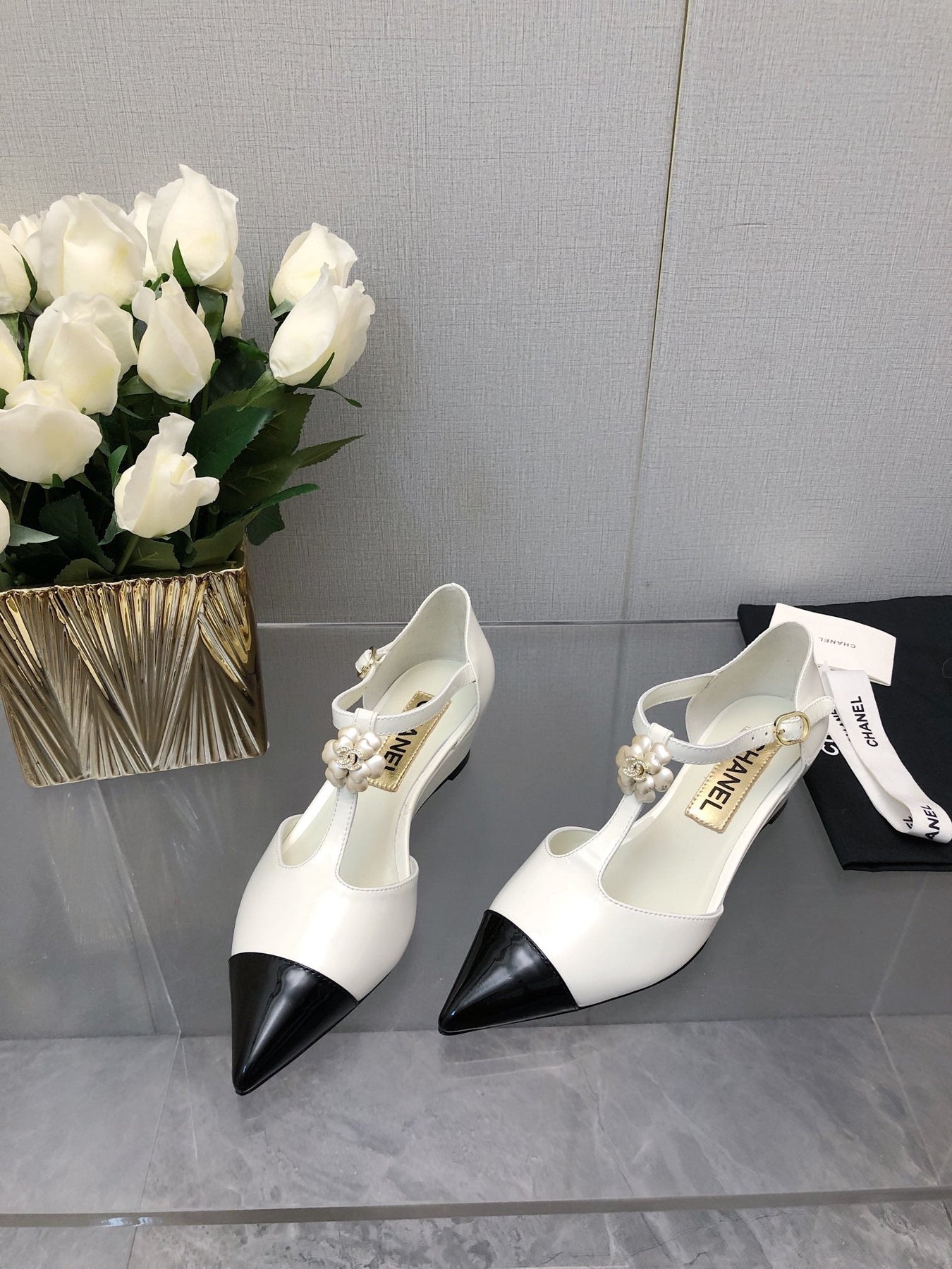 CAMELLIA CAP JANE SANDALS IN WHITE MIX BLACK LAMBSKIN